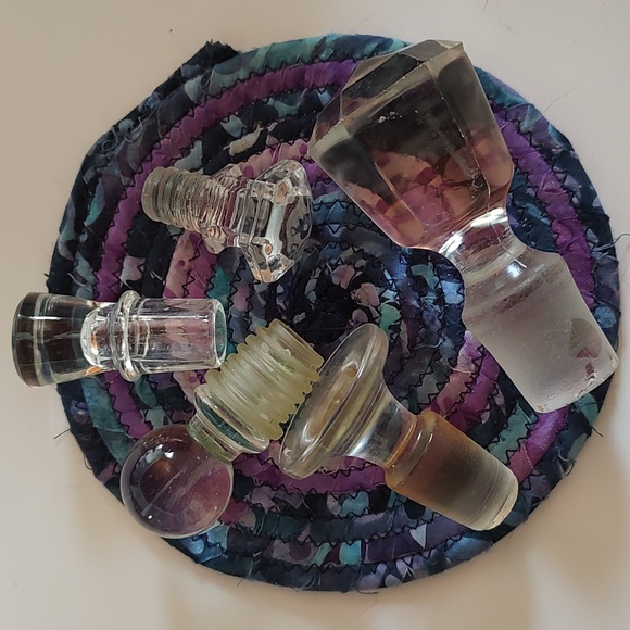 Lot of 5 wine or decanter or bottle stoppers - Picture 1 of 6